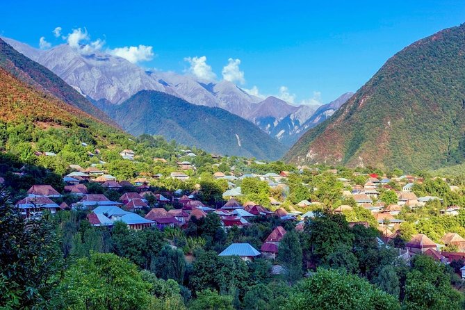 2-day Shamakhi-Gabala-Shaki Private Tour - Diri Baba Mausoleum: a dramatic first stop