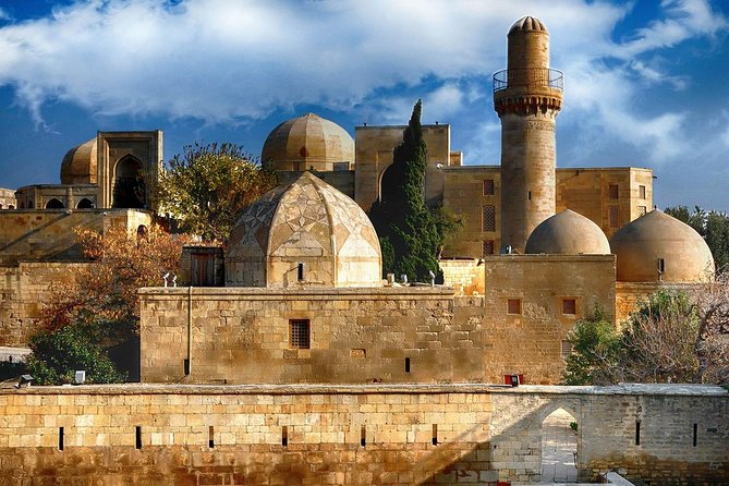 3 Days Baku Tour: Visit must-see places in our group tours - Day 1: Baku’s walled core and modern skyline