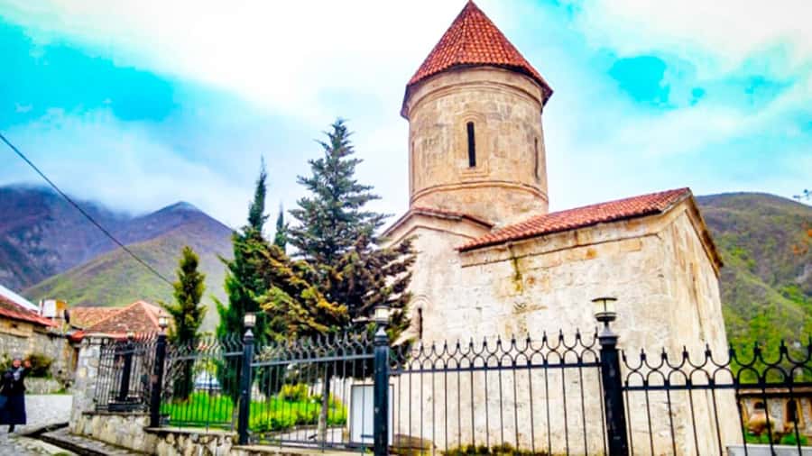 Baku: 2-Day Azerbaijan Tour with Option to Cross to Georgia - What the $200 price really includes