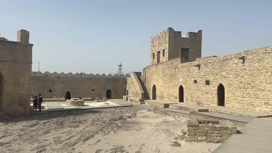 Baku: Absheron (Ateshgah and Yanar Dag) Tour - Meeting at the Gates of Baku