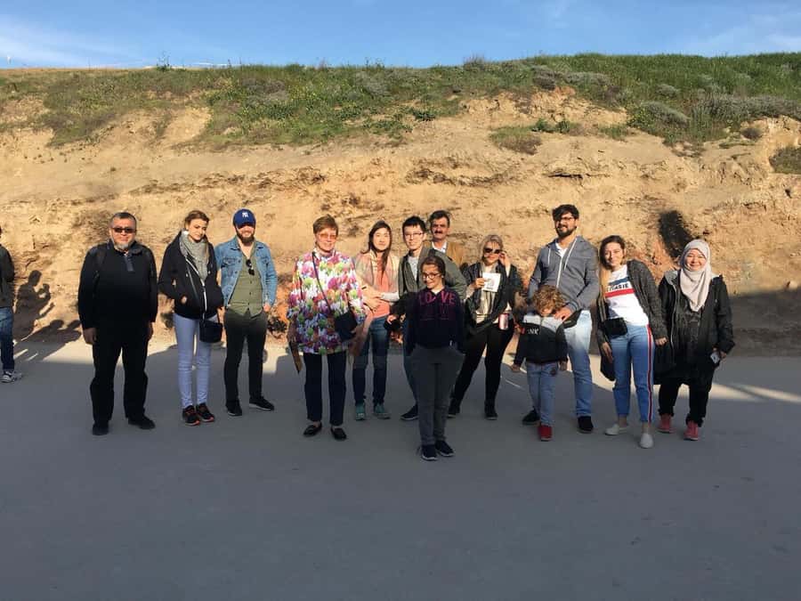 Baku: Atashgah Fire Temple & Burning Mountain Half-Day Tour - Reading the stone cells and fire-worship traditions