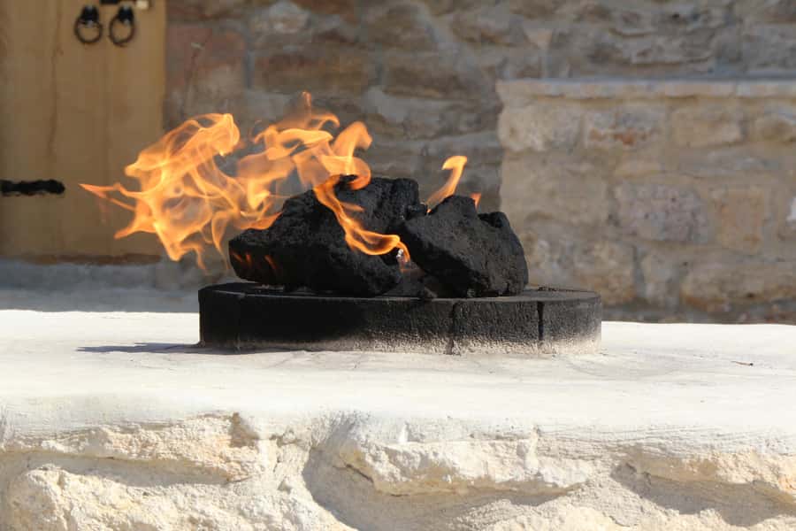 Baku: Burning Mountain & Zorastrian Temple Private Tour - Yanar Dag: the fire on the hillside