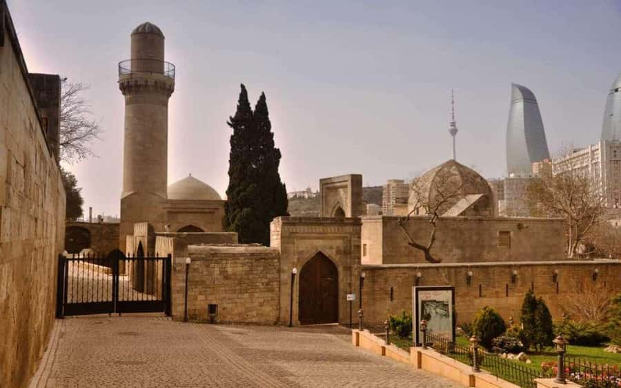 Baku City Group Tour - What the guide adds to the experience