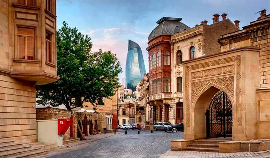 Baku: Discovery City Tour Culture, Architecture & Views - Why this Baku route works so well