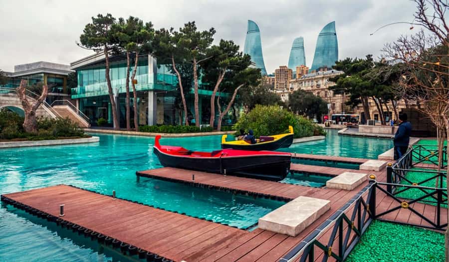 Baku: Discovery City Tour Culture, Architecture & Views - Martyrs’ Alley and the Flame Towers