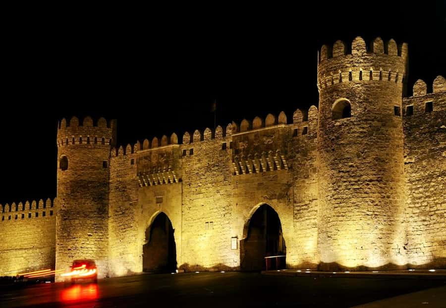 Baku:Full Day City Tour with Azerbaijani Lunch-all inclusive - Starting with Baku’s ancient Old City