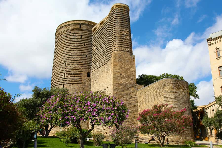 Baku:Full Day City Tour with Azerbaijani Lunch-all inclusive - Highland Park, Martyrs’ Lane, and the Flame Towers