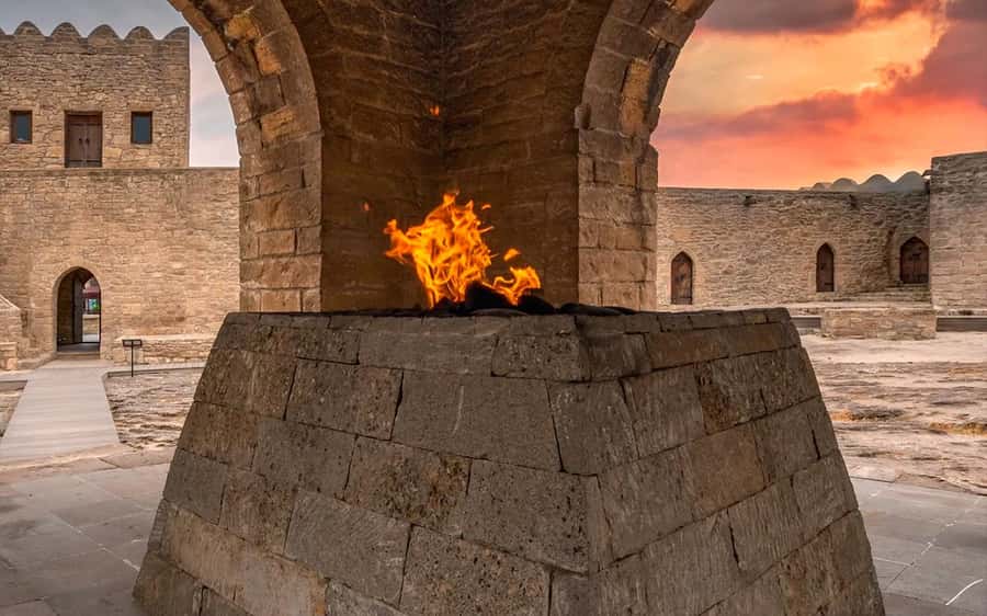 Baku: Gobustan & Absheron Group Tour + Lunch & Tickets inc - From Baku to the Gobustan carvings