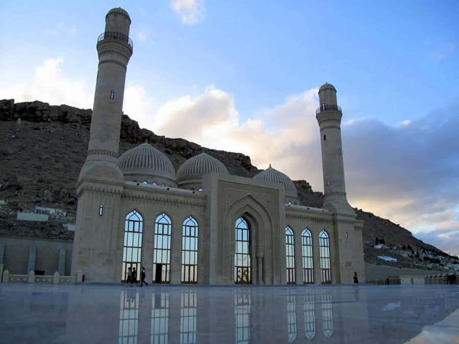 Baku: Gobustan/Absheron guided tour with lunch and tickets - The mud volcanoes and the rough jeep ride