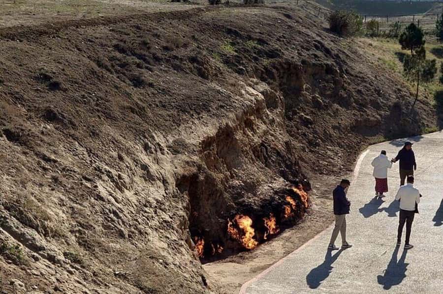 Baku: Gobustan, Mud Volcano, Fire Temple & Burning Mountain - Timing, lunch, and the road between sights