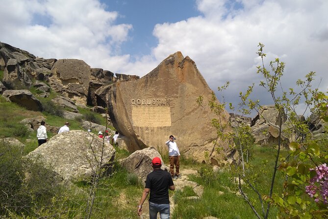 Baku: Gobustan, Mud Volcano, Fire Temple & Burning Mountain - Bibi-Heybat Mosque: a brief but worthwhile pause