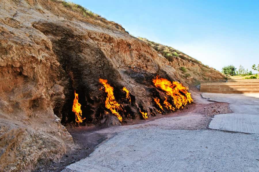 Baku: Gobustan, Mud Volcanoes & Absheron (Group or Private) - Lunch breaks up the long ride