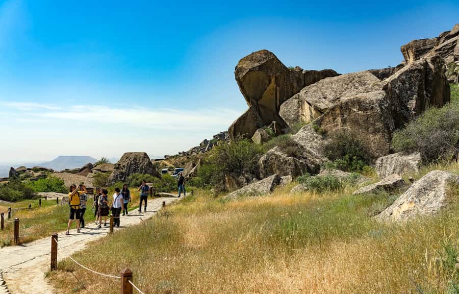 Baku: Gobustan, Mud Volcanoes, Fire Temple, & Yanar Dag Tour - Guide quality and what to expect