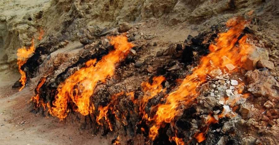 Baku:Gobustan Mud Volcanoes Temple & Entry tickets included - Lunch and the value of local food