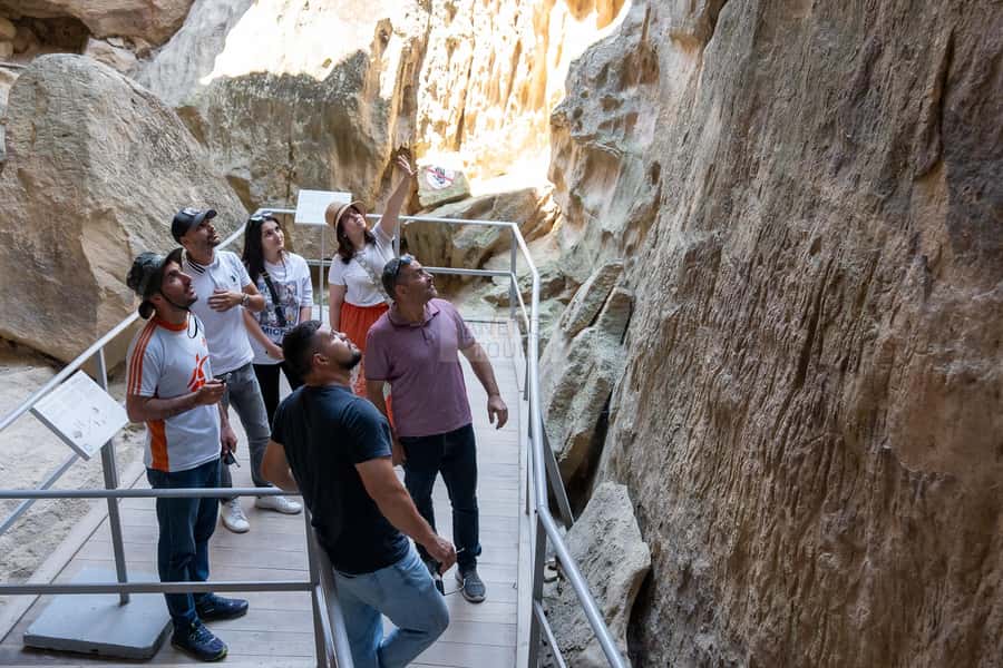 Baku: Gobustan National Reserve Guided Trip - Private - What the private vehicle and guide add