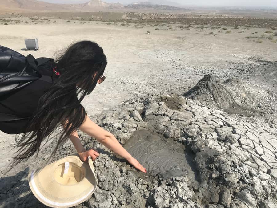 Baku: Gobustan, Volcanoes, Fire Temple and Yanardag Day Trip - Yanardag, the hillside that burns