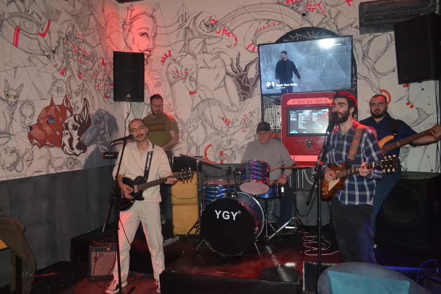 Baku: Guided Bar Crawl with Shots and Nightclub Entry - Practical advice for a smoother evening