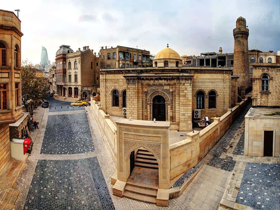 Baku Historical and modern tour in 2-3 hours+FREE Night tour - Transport, meeting points, and the one real caution