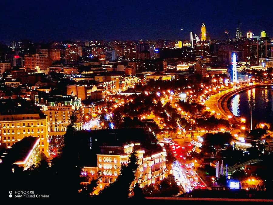 Baku: Light-Up Baku Walking Evening Tour - Key points at a glance