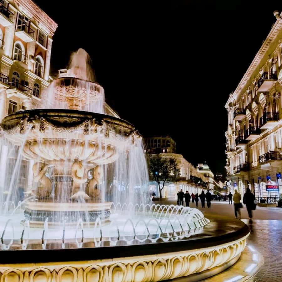Baku: Light-Up Baku Walking Evening Tour - Why Baku works so well after dark
