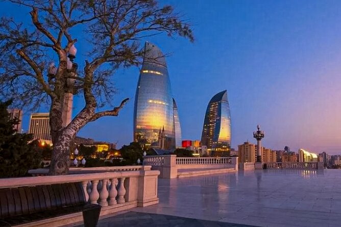 Baku Night City Tour Discover the Magic of Illuminated Landmarks - Baku Boulevard and the quiet charm of Mini-Venice