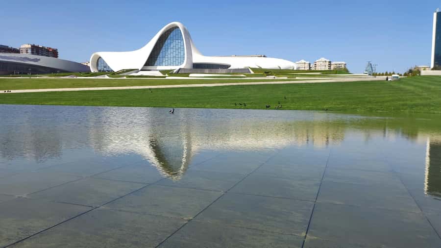 Baku: Night Panoramic Group Tour with Flame Towers 1 - A slower walk along Baku Boulevard