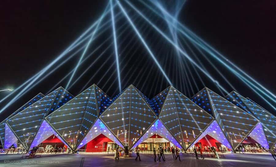 Baku: Nighttime Guided City Tour - Flag Square closes the route with open space