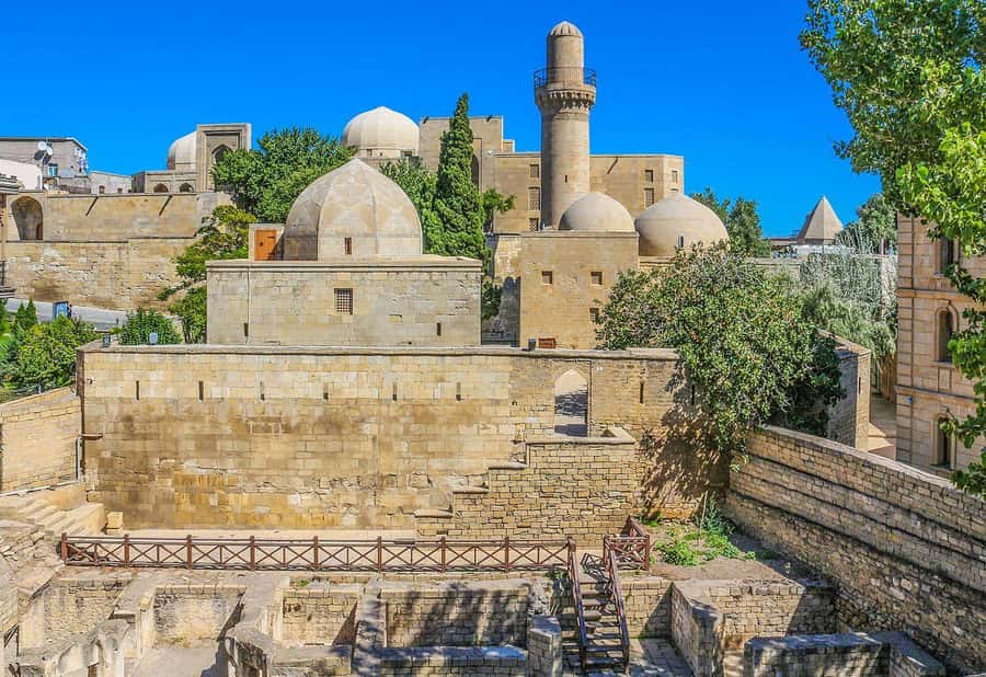 Baku: Old City Guided Walking Tour - Shirvanshah Palace, the tour’s main historical stop