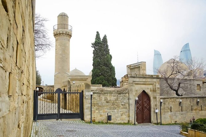 Baku old city tour - Starting at Baku’s Double Gates