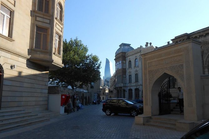 Baku Old City Tour - A five-minute visit to the Miniature Books Museum