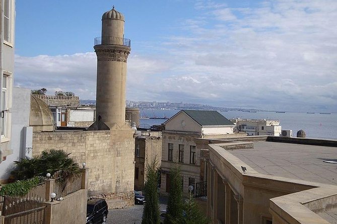 Baku Old City Tour - The Vahid Monument and the character of the old quarter