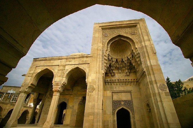Baku Old City Tour - The guide, group size, and one scheduling concern