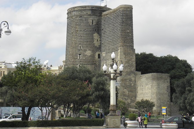 Baku: Old City Walking Tour - Carpet shops, antiques, and local handicrafts