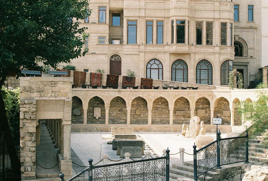 Baku Old City Wonders: A Walking Tour Through Time - Entering Baku Through the Double Gates
