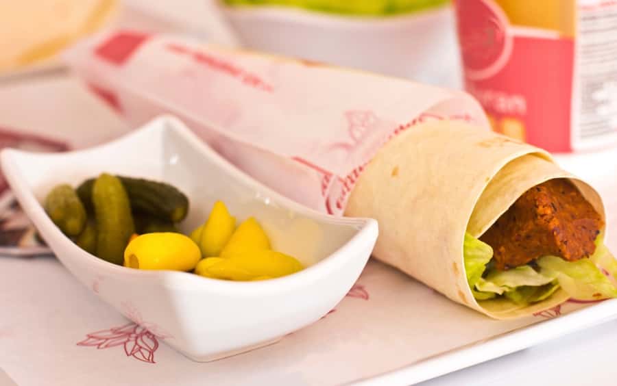 Baku Street Food Tour - What makes Ali a particularly strong guide