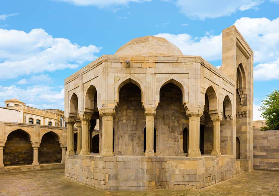 Baku: The Best 5 Sightseeing Spots Gobustan + Old City Tour - The Old City walk is more than a small bonus