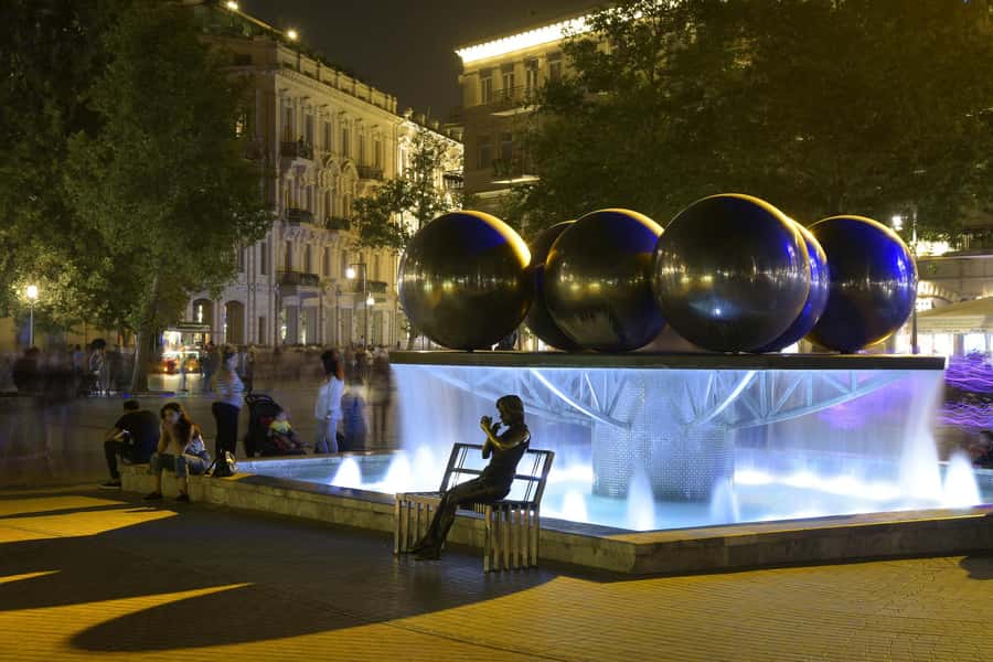 Become a Baku resident in a day - Philarmonia Garden leads into the old quarter
