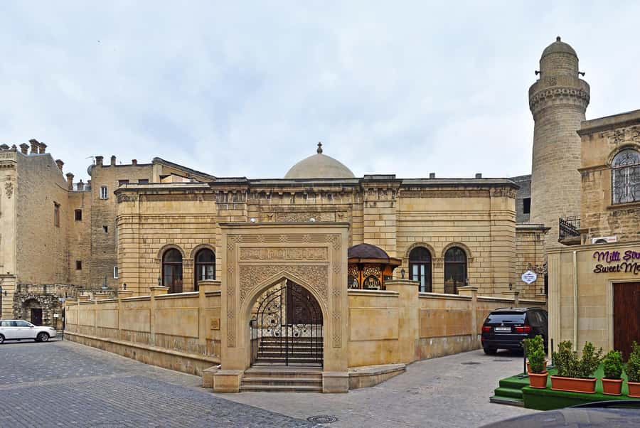Best of Baku: 4-Hour City Tour Historic and Modern Landmarks - The funicular and the Blue Mosque area