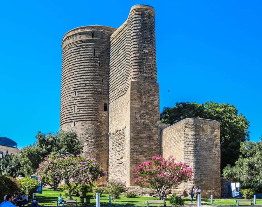 Best of Baku: 4-Hour City Tour Historic and Modern Landmarks - Guides, group size, and the pace on foot