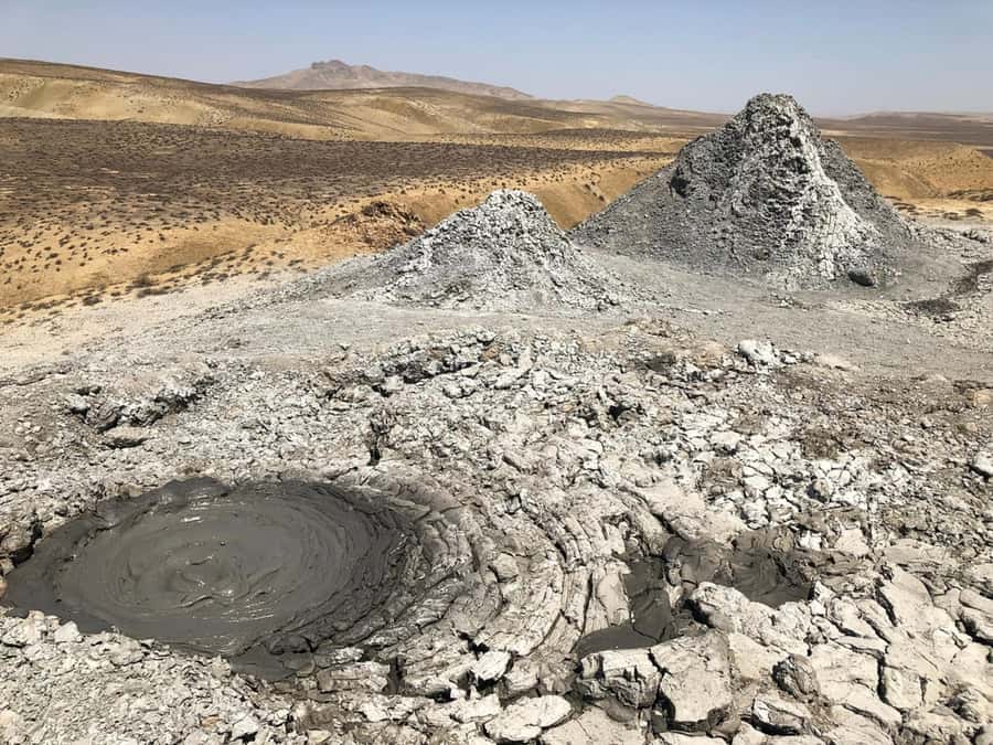 Day trip Baku tour: Gobustan & Absheron - Lunch in Baku gives the schedule a needed pause