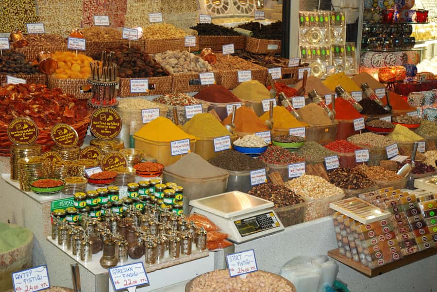 Full-Day City Tour of Baku with Azerbaijani Lunch - Walking through Icherisheher, Baku’s Old City