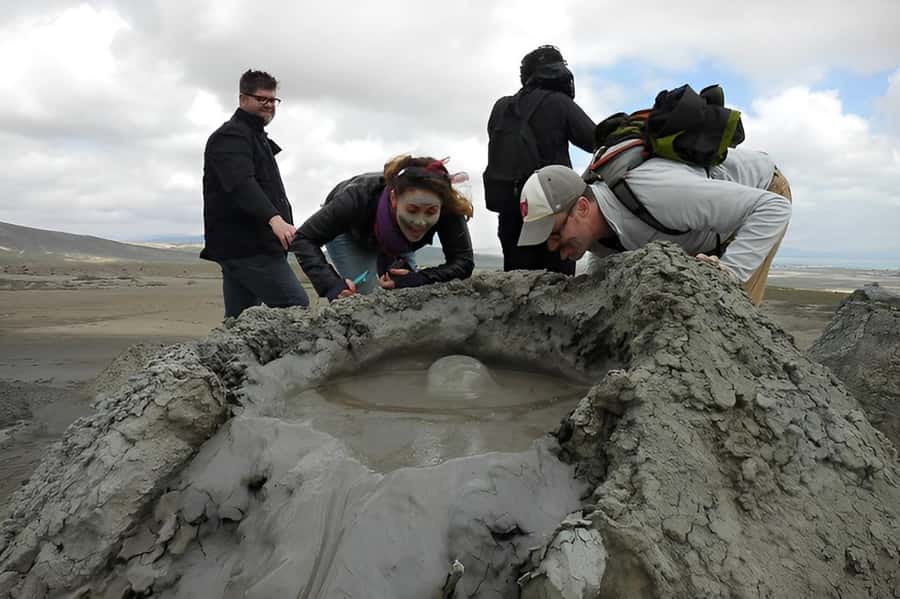 Gobustan and Fire temple Tour with Italian speaking guide - Yanardagh and the fire that comes from the ground
