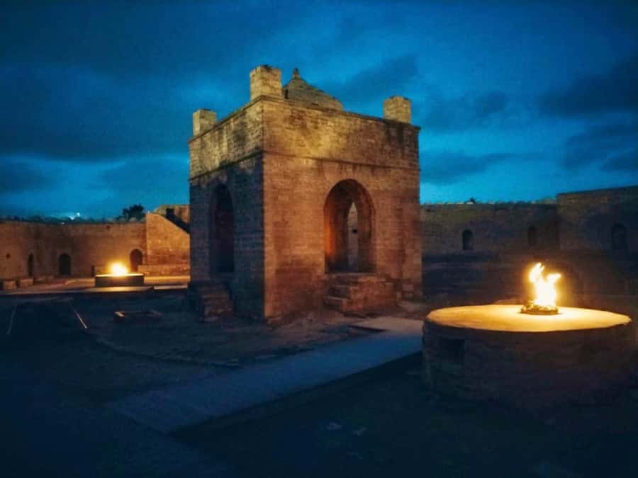 Half Day Ateshgah Fire Temple and Yanardag Private Tour - Who should book this four-hour route
