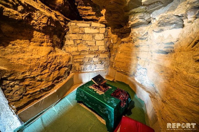 Independent tour to Shamakhi & Lahij - Diri Baba Mausoleum, a brief first stop