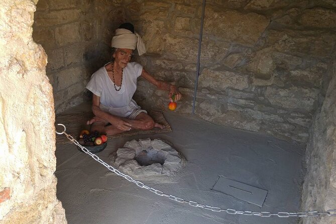 Mystic Ateshgah and Yanar Dag Tour - What the guide adds to the experience
