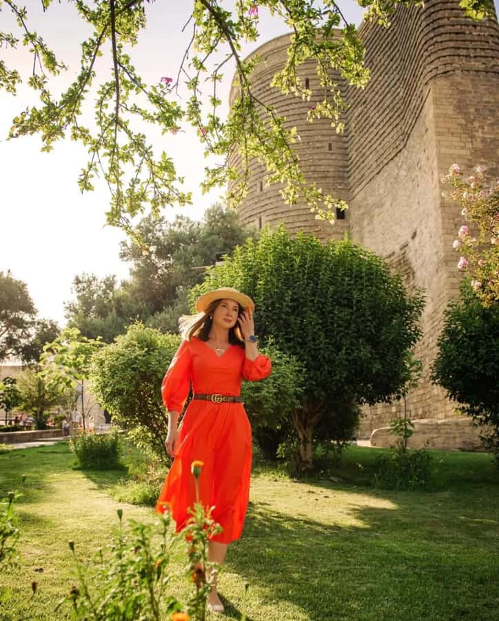 Private Baku Old City Photoshoot - Posing help, candid shots, and Ayaz’s approach