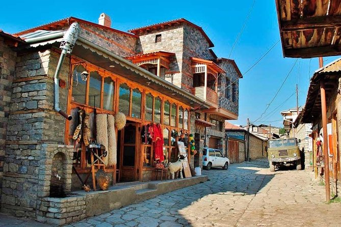 Private Shamakhi - Lahij tour - Diri Baba Mausoleum and its rock-cut setting