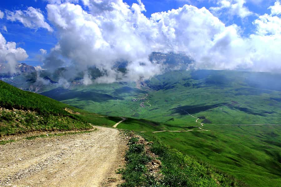 Shahdagh Guided Tour - Beshbarmaq and the Five Fingers Mountain pause